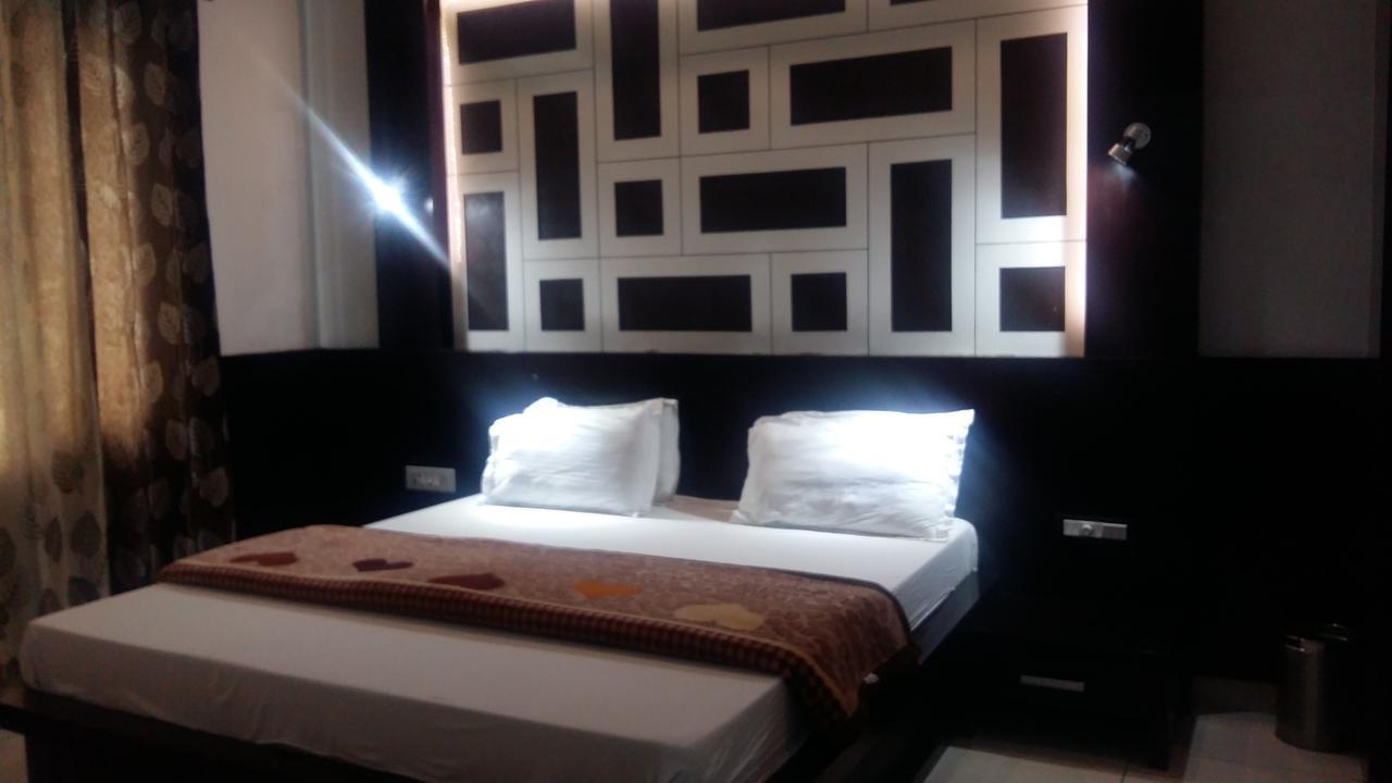 Hotel D2M Mānsa 外观 照片