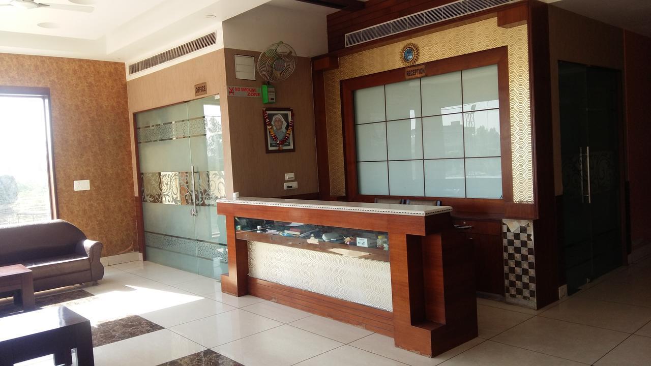 Hotel D2M Mānsa 外观 照片